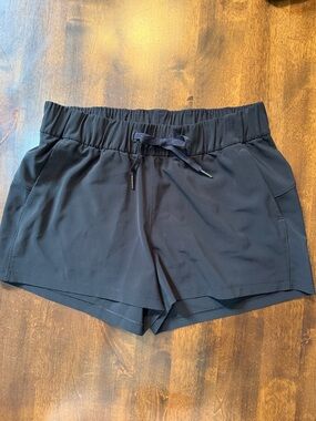 Lululemon Lightweight Shorts Black Drawstring Waist Pockets Size 8